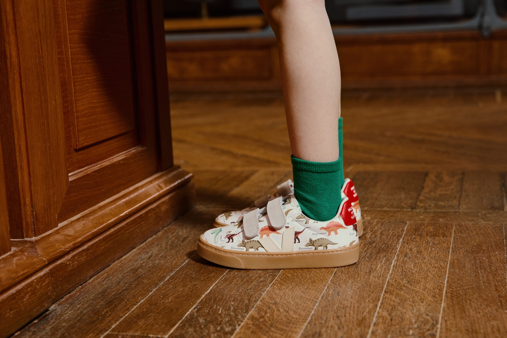 베자, 프랑스 국립자연사박물관과 협업... '에스플라 키즈' 스니커즈 출시 3-Image